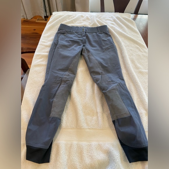 Ariat Pants - Ariat breeches 24R.  Full seat.   Breeches have some loose stitching.